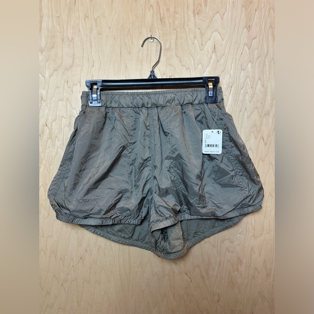 NWT Free People Movement Sunshine Bubble Hem Shorts Size L Desert Taupe
